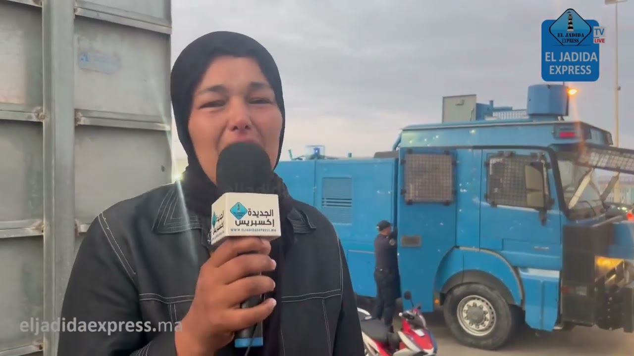 شوفو شحال شادين ديال الحراكة في الفنيدق، او أمهات كيبكيو أمام باب سبتة بعدما هربو ليهم ولادهم