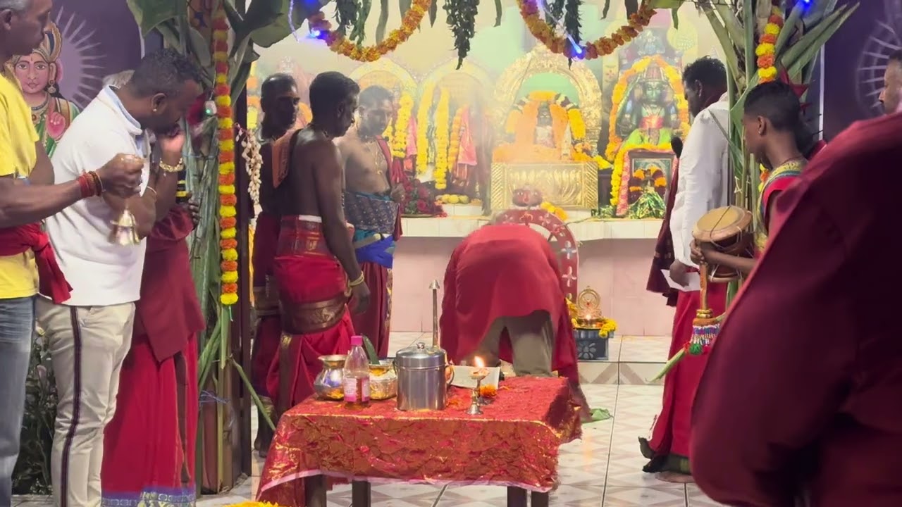 Tire fleur 🌸 pour le sakti karagam &laquo;&nbsp; sakti karlon&nbsp;&raquo; au temple Draubady de Terre Rouge 🙏 : 24/12/25