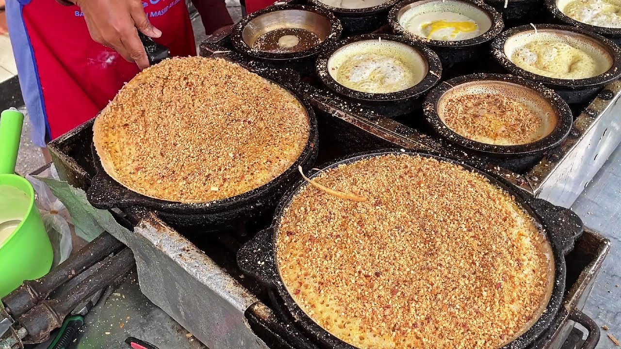 This 30 Year FAMOUS Stall in PENANG Sells the BEST Apam Balik in Malaysia?! | Makanan Jalanan |街头小吃
