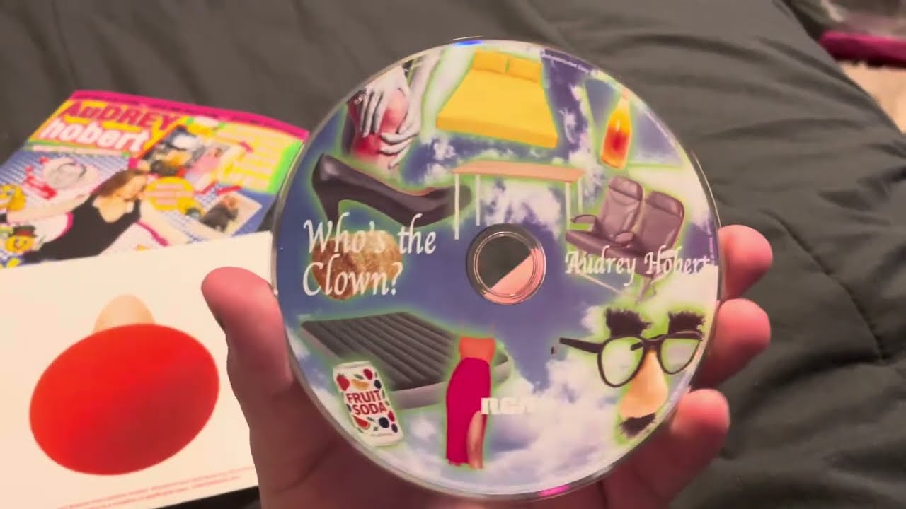 Audrey Hobert - Who’s the Clown? (Zine + CD Unboxing) | Trentaco