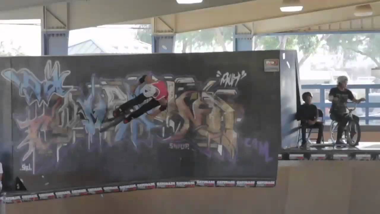 Gatorade Free Flow Tour - Da Compound BMX Park & Dirt Highlights (2011) - Larry Edgar, Kevin Peraza