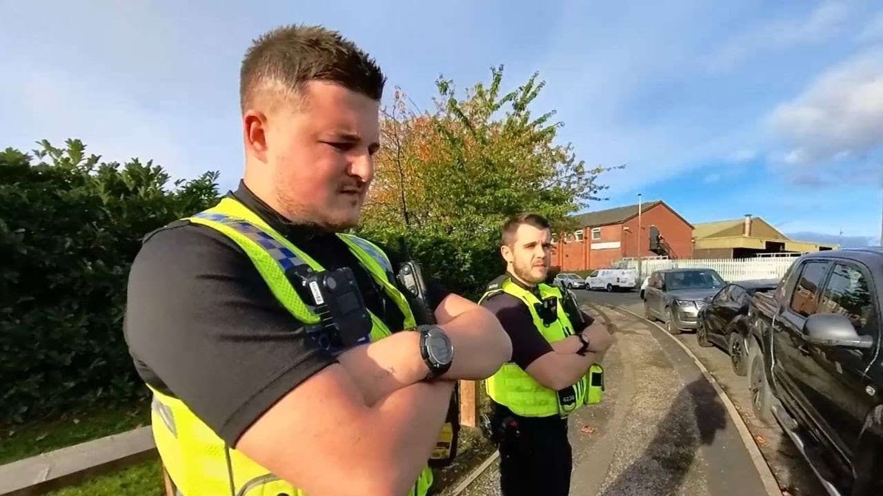 Нападение совершили 5 человек. Полиция прибыла. Полное видео.