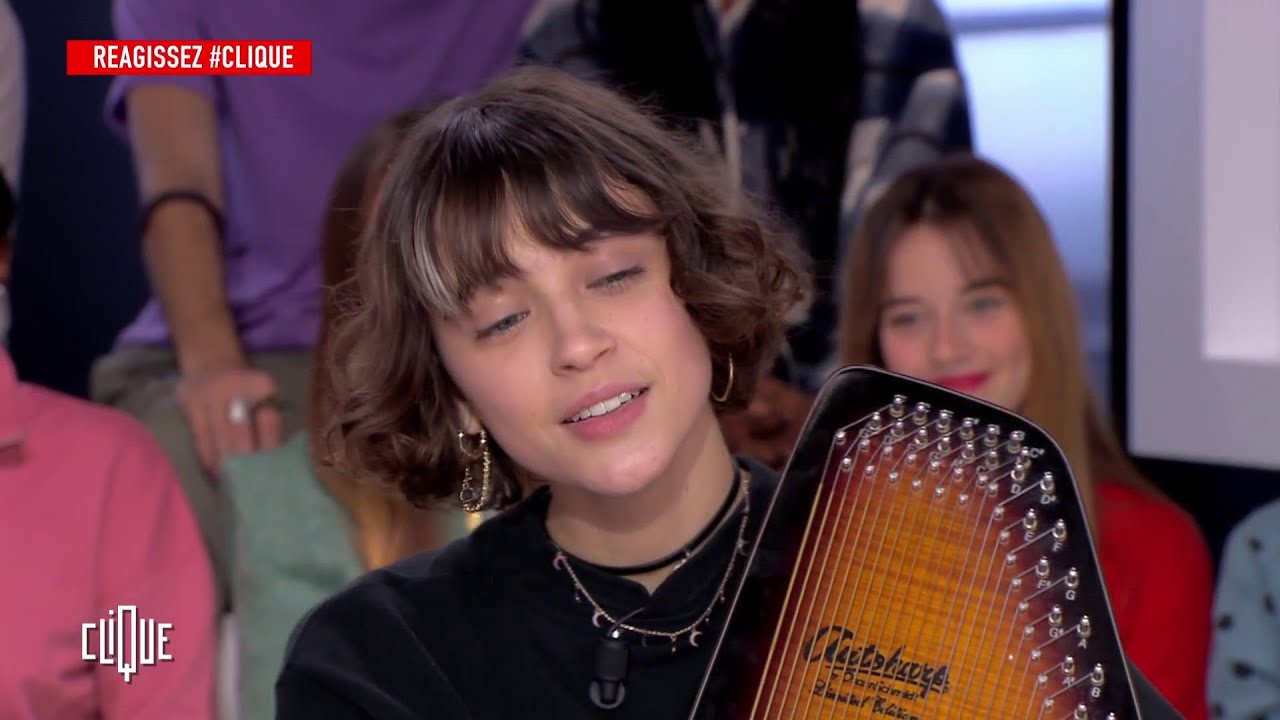 Pomme en live dans Clique avec 
