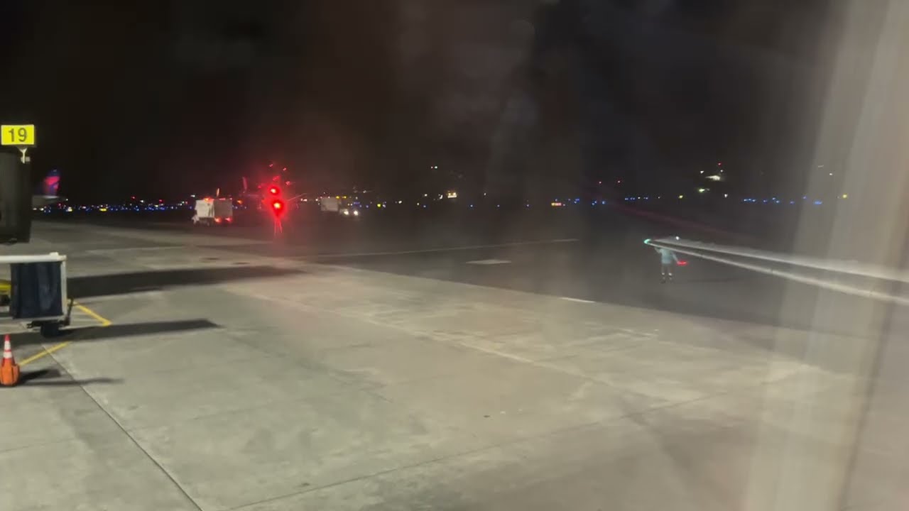 Landing into Kahului (OGG) - Hawaiian Airlines Boeing 717-22A (N485HA) | March 18, 2026