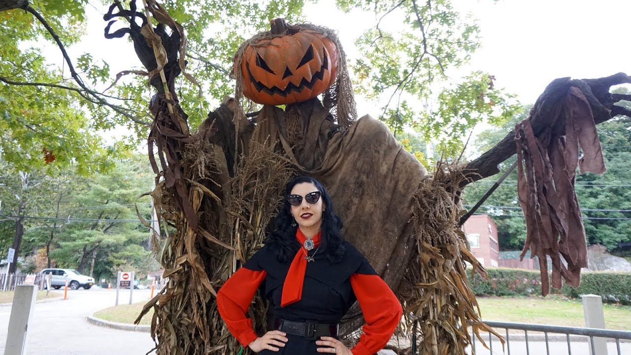 SLEEPY HOLLOW HALLOWEEN TIME | Witches, Vampires, + Pumpkin Carving!