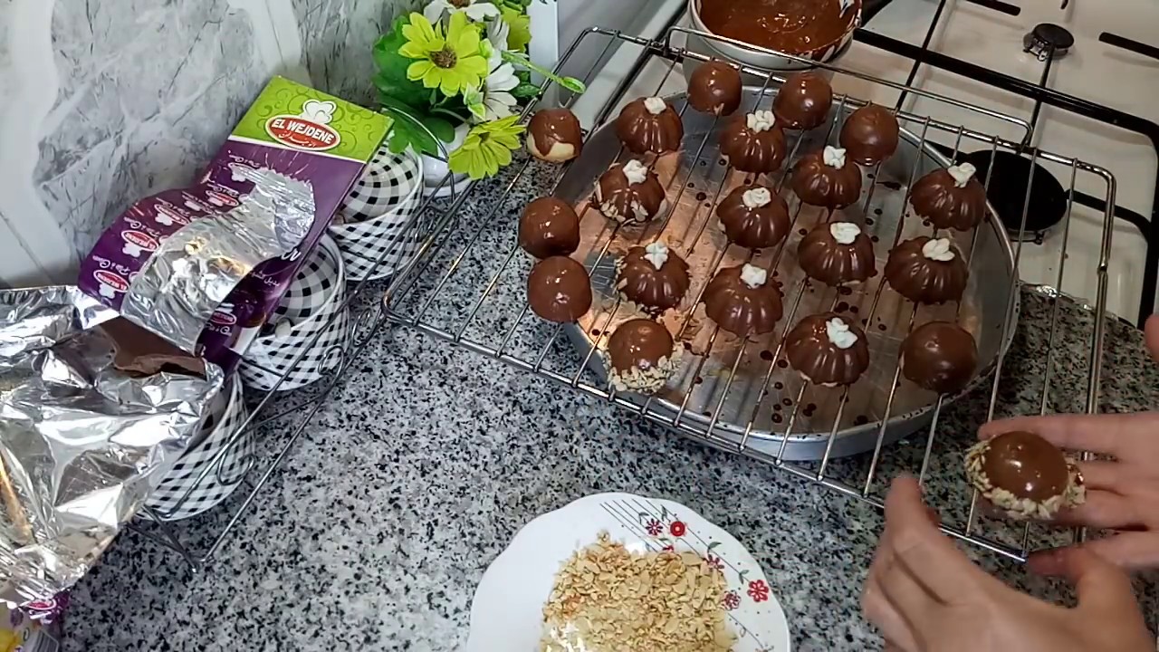 حلوة جافة بالشكولا تذوب في الفم رااااااااااائعة