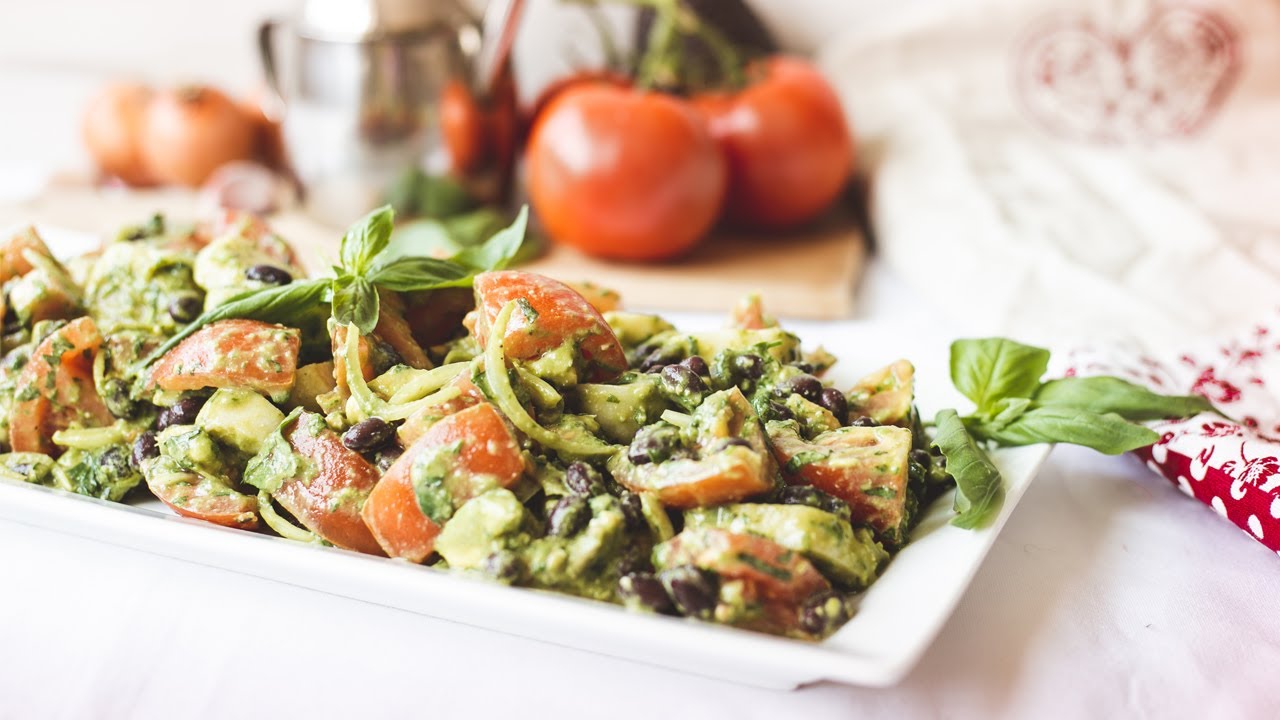 TOMATO & ITALIAN PESTO SUMMER VEGAN SALAD