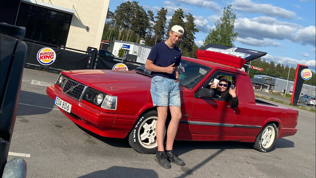 Härjar med A-traktorn i Stan (Kickar Snuten)