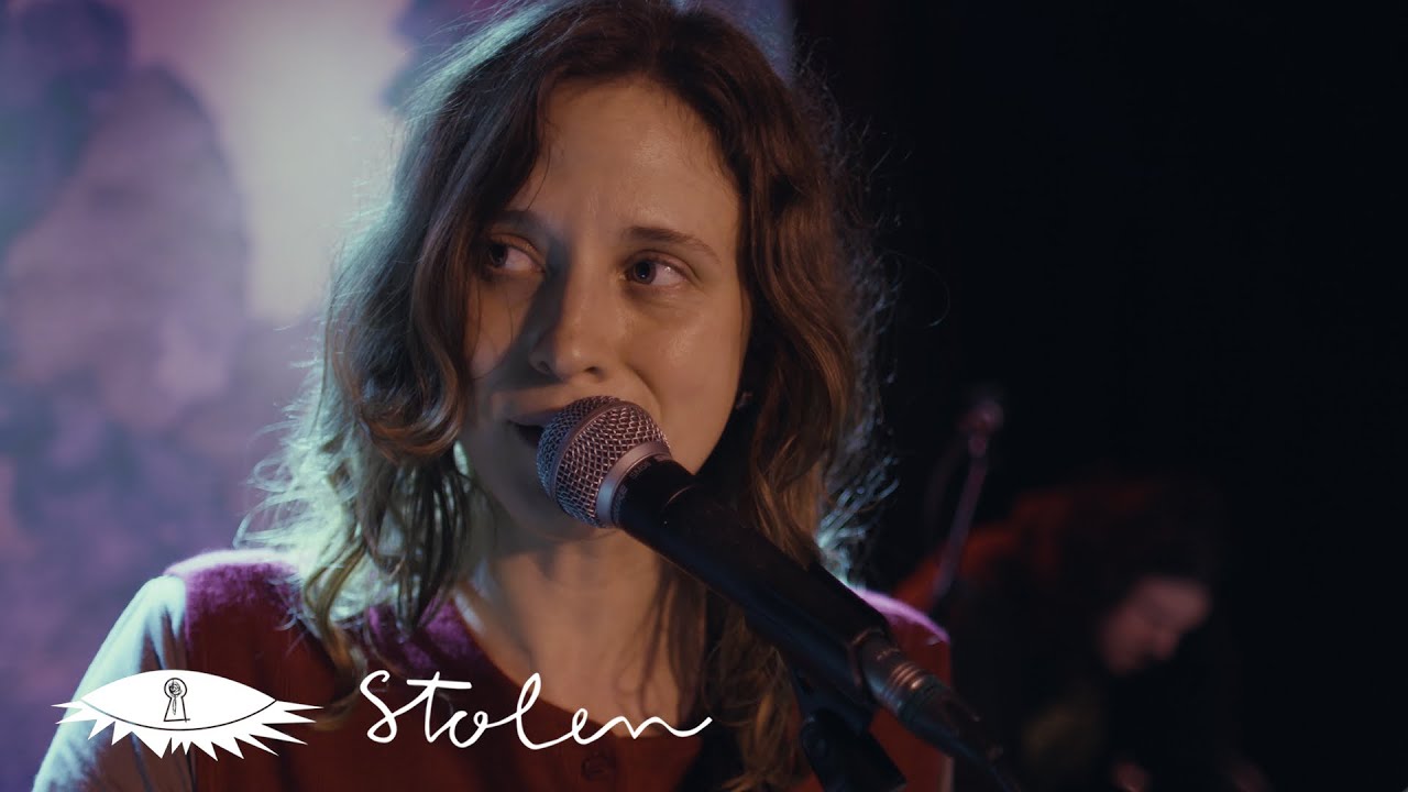 Helena Deland - Roadflower | Stolen Sessions