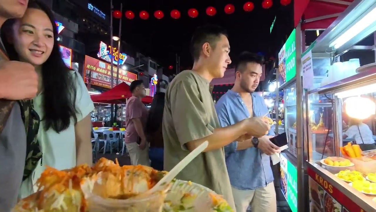মালয়েশিয়ার স্ট্রিট ফুড দেখে আমি অবাক।Petaling Street/Chinatown — MUST TRY!