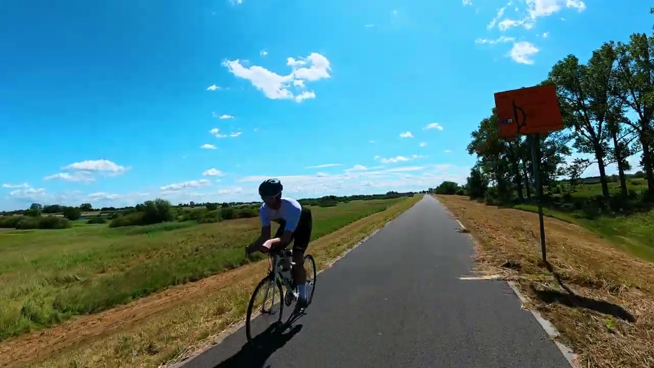 Велосипедный маршрут «Висла» (EuroVelo 9), левый берег Вислы, велосипедные дорожки вдоль Вислы