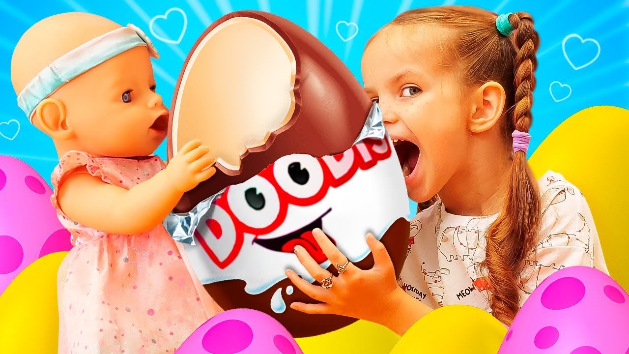What's inside the gifts for friends? Maya and the baby dolls open eggs with surprises and toys.