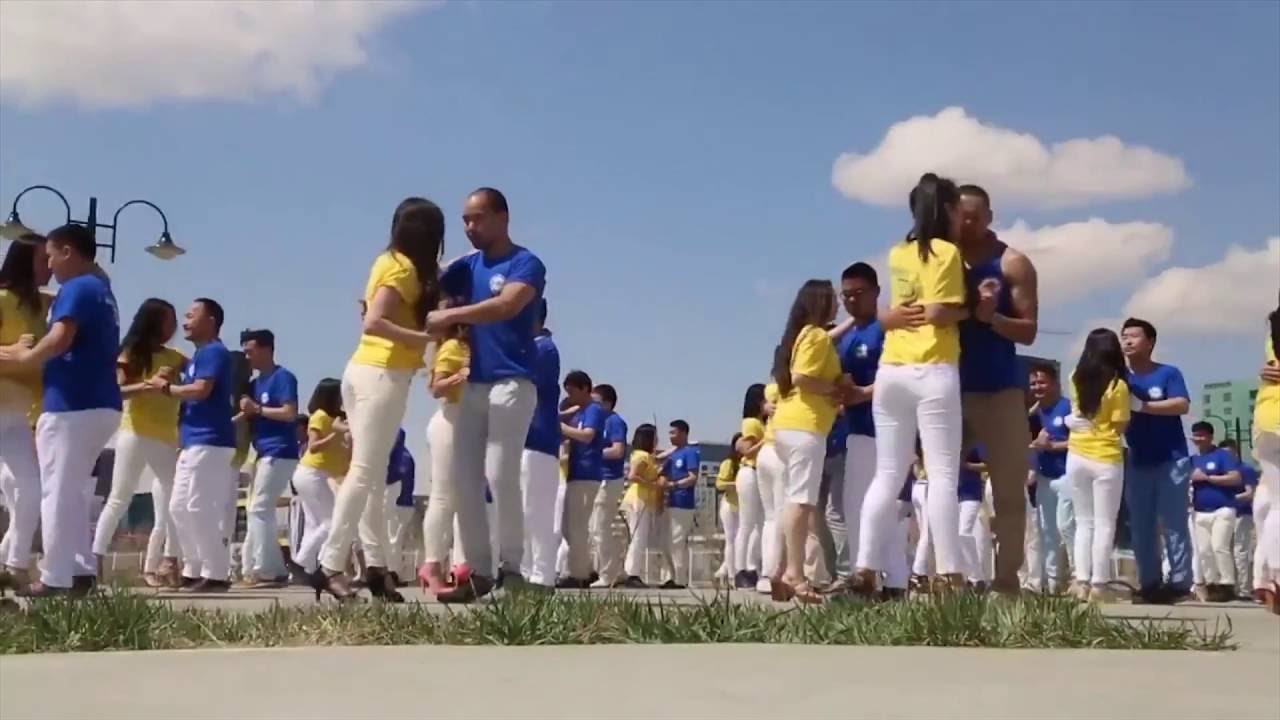 Flash Mob de Kizomba na Mongolia