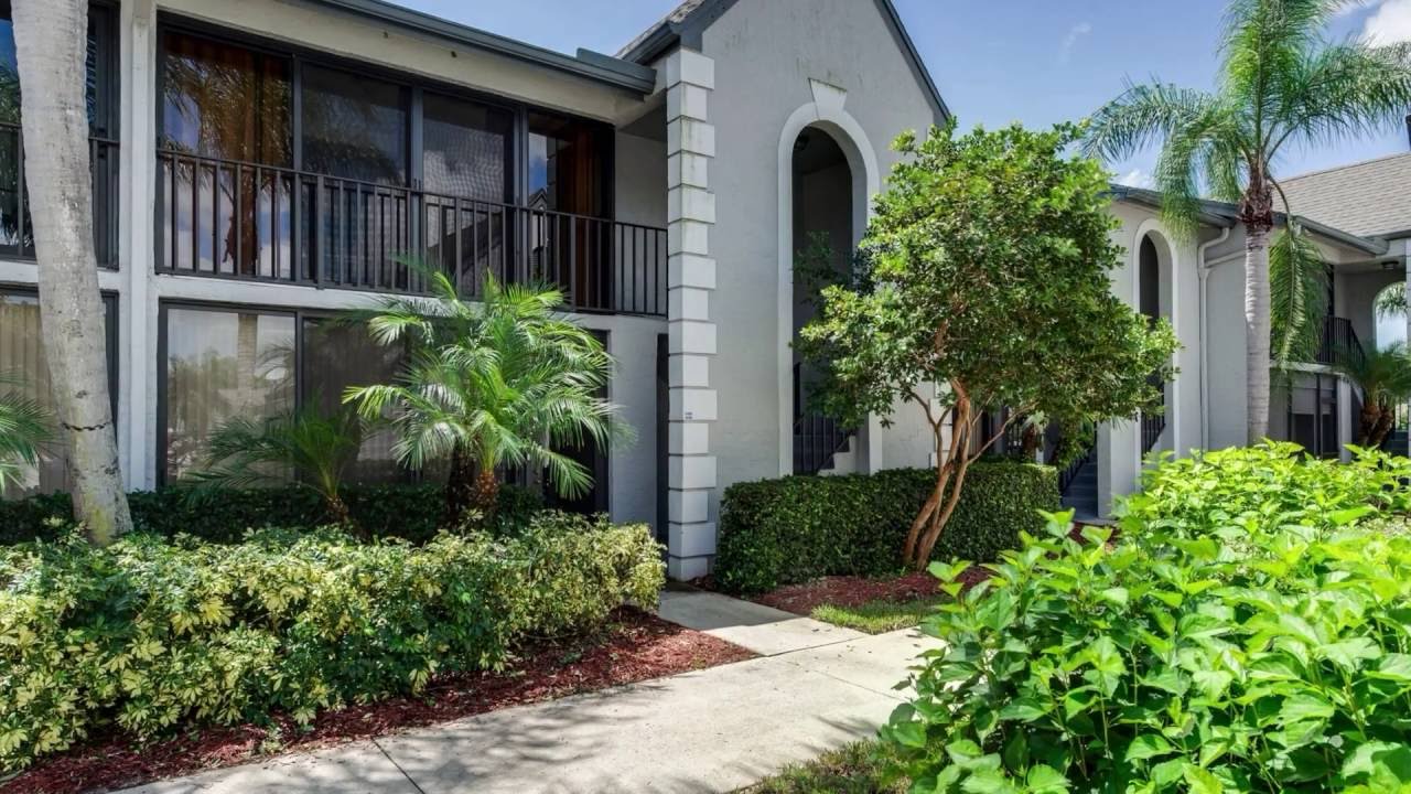 510 Veranda Way D 204  Naples FL 34104