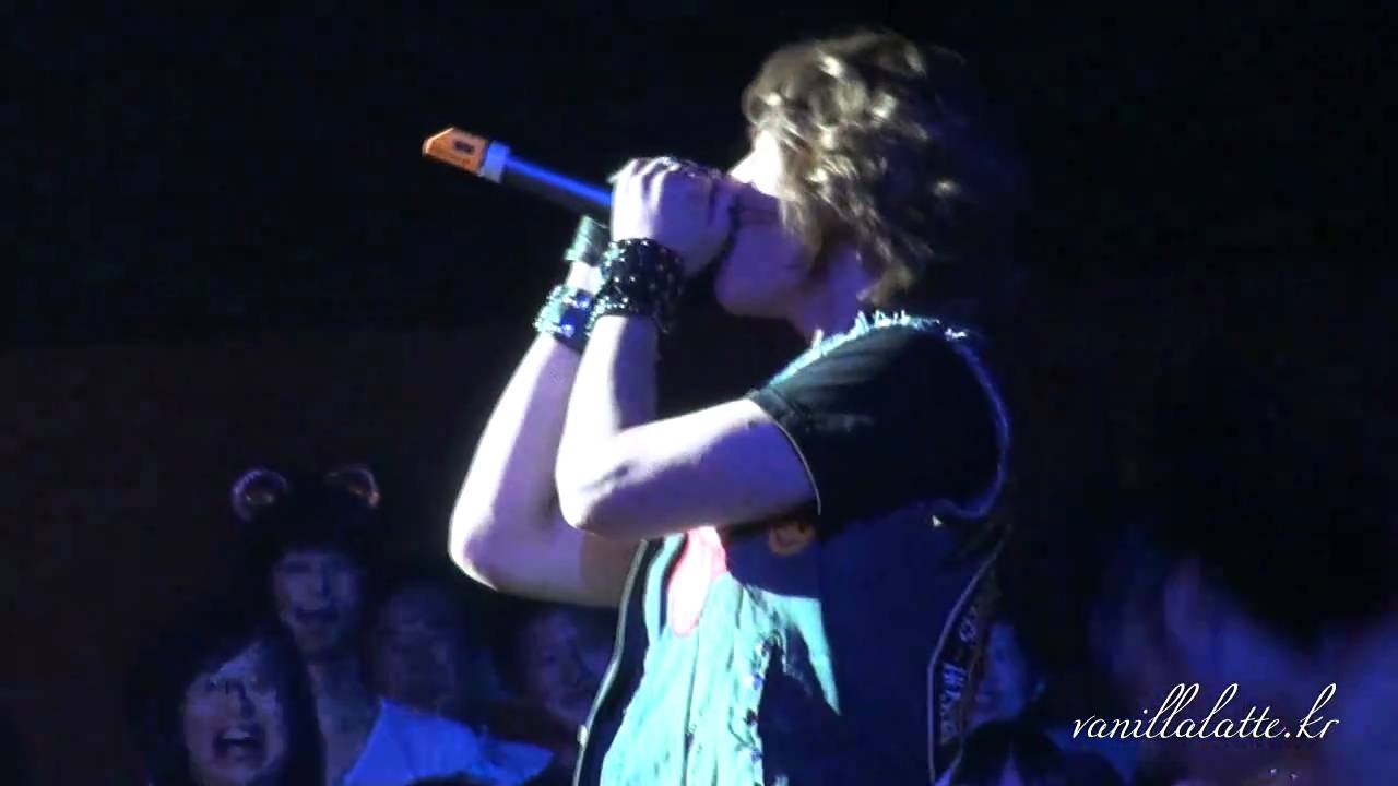 [HD/FANCAM] 100923 Ondrew saying Umma came & jumping off stage @ ROA Curtain Call