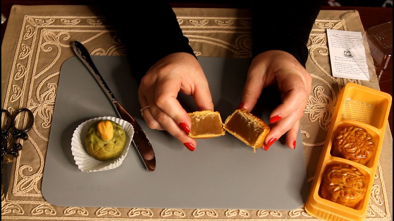 Happy Mid-Autumn with Mooncakes!
