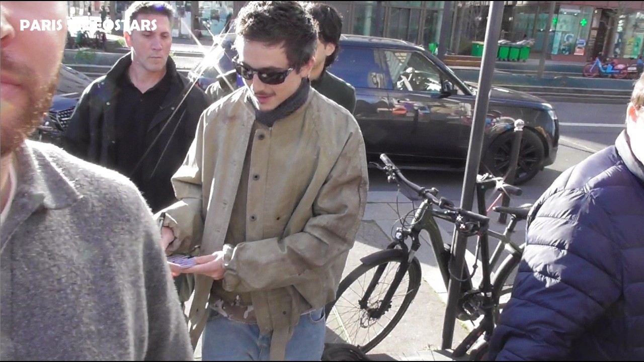 Timothée Chalamet mobbed by fans as he arrived at Marty Supreme pop up store @ Paris 4 february 2026