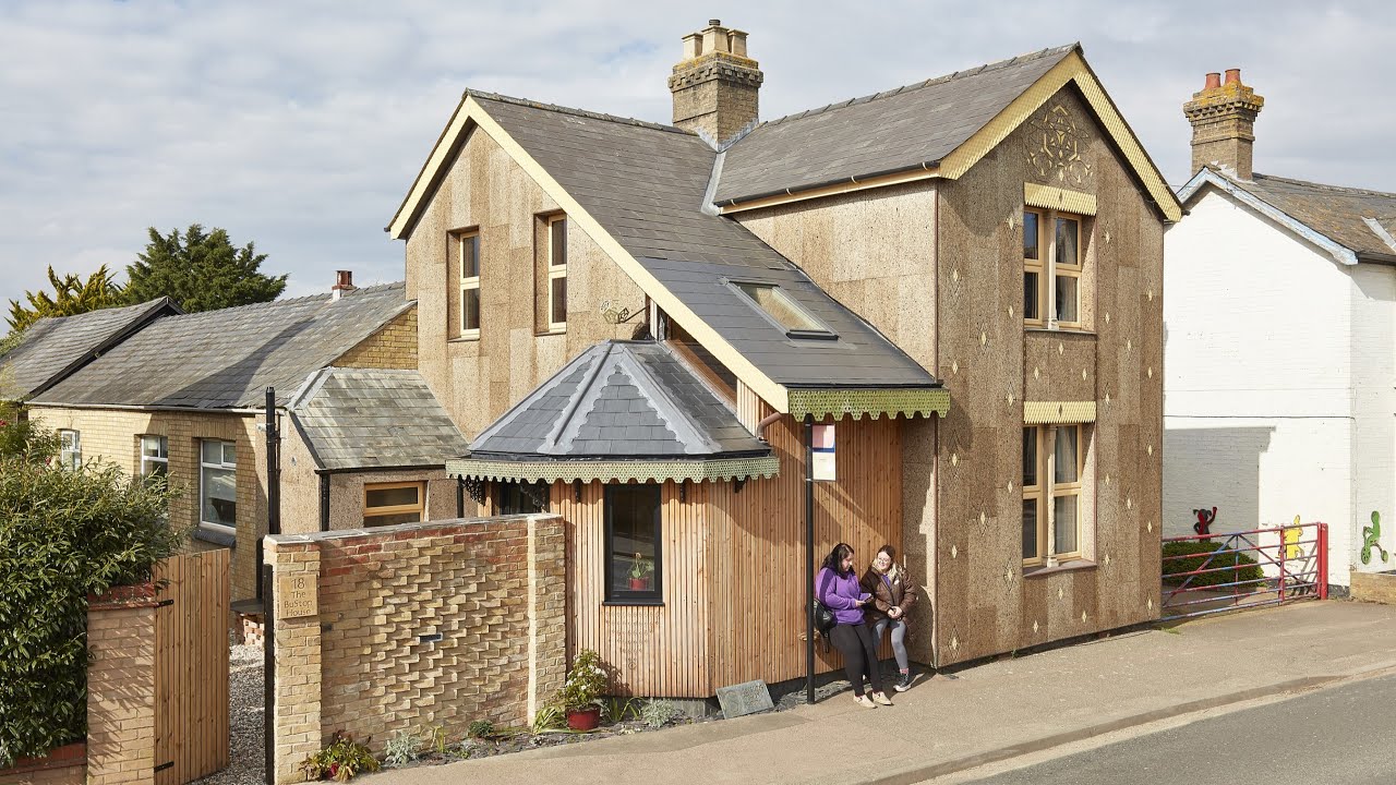 Nature-Centred Design at 1920s BuStop House