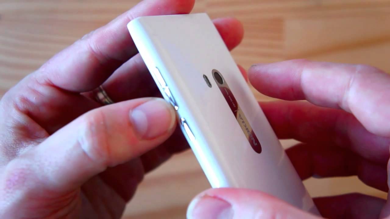 White Nokia N9 hands-on