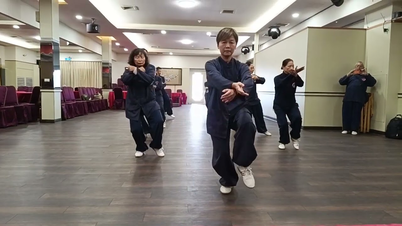 陳氏38式由陳慧芬副總教練帶隊.2026.02.22.高雄市春秋大刀太極拳協會成立表演。