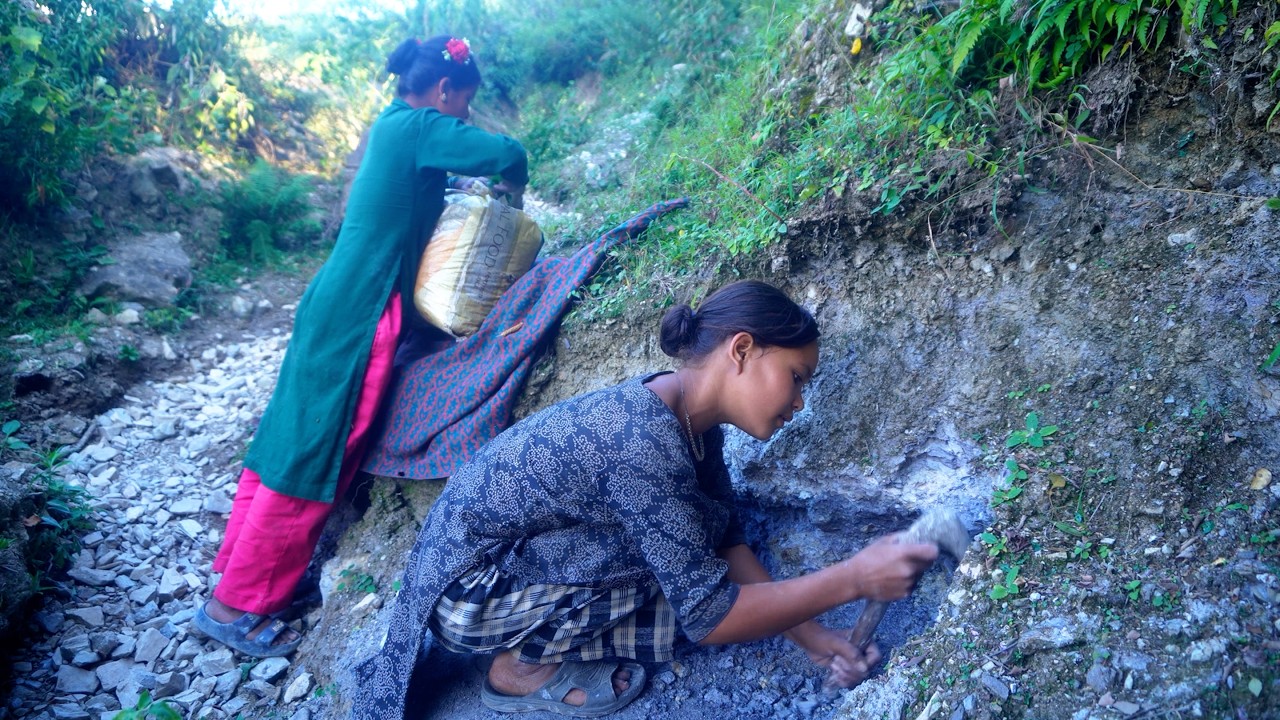 dharme brother's daughter  finding lighting soil stone mix color for house paint || village Nepal