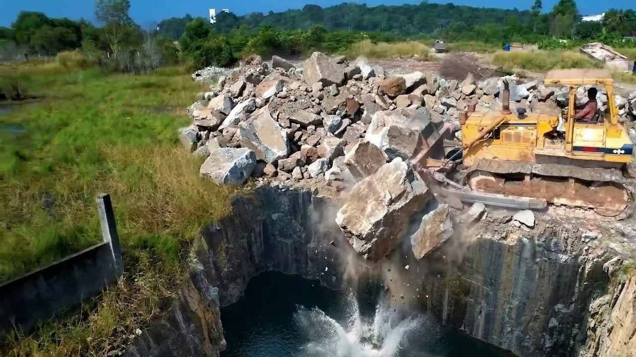 Full Video Lanfill With Land Size 26 Hita by Powerful Dozer & Heavy Dump Trucks Dumping Stones