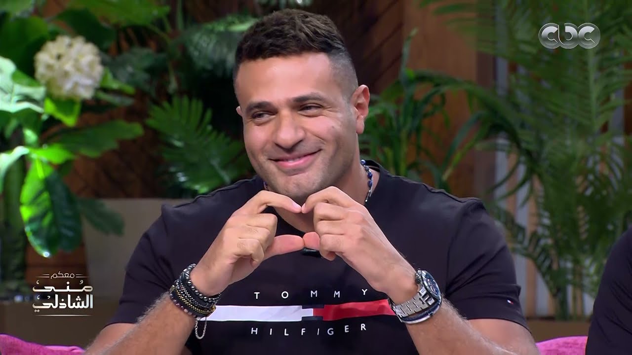 وعجيب عجيب أها أها.. واما قلبوا الاستوديو فرح شعبي
