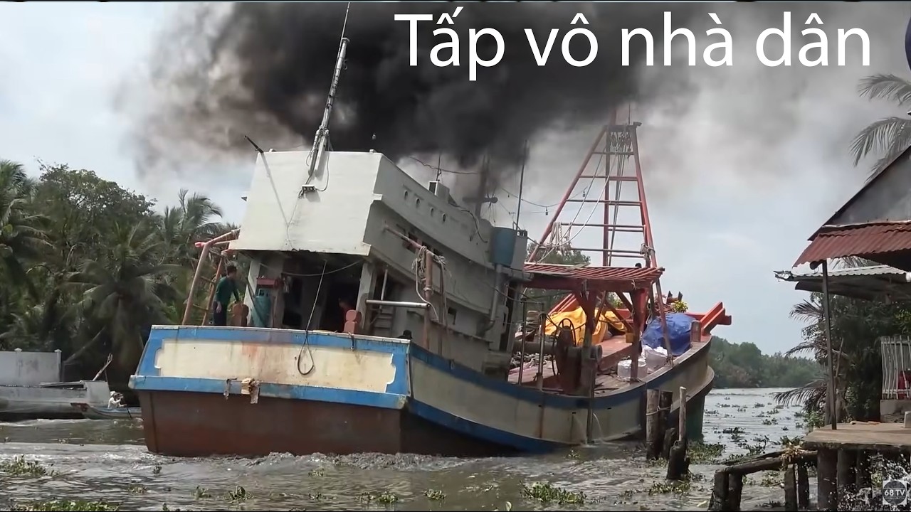 Tàu cá mất lái tấp vô nhà dân trong chuyến xuất hành