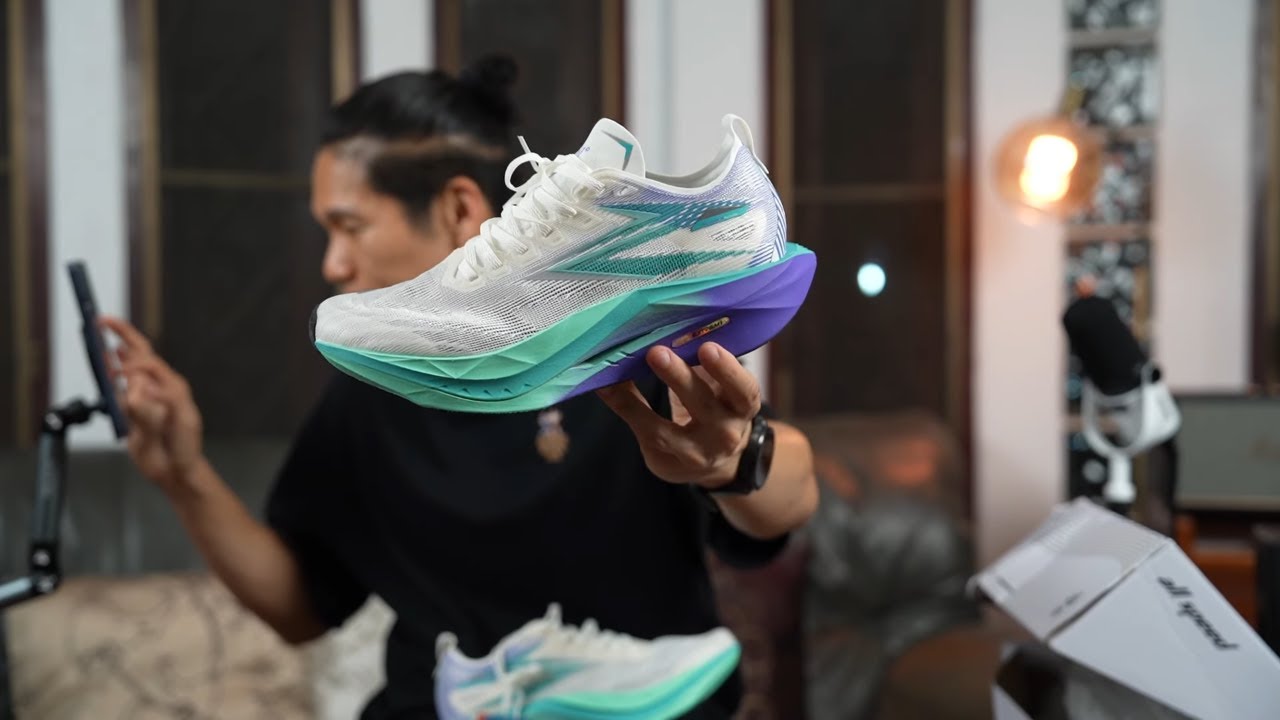แกะกล่องรอรีวิวรองเท้าวิ่ง 361 Flame 5.0 Future รุ่นย่อยใหม่ในตระกูล Flame