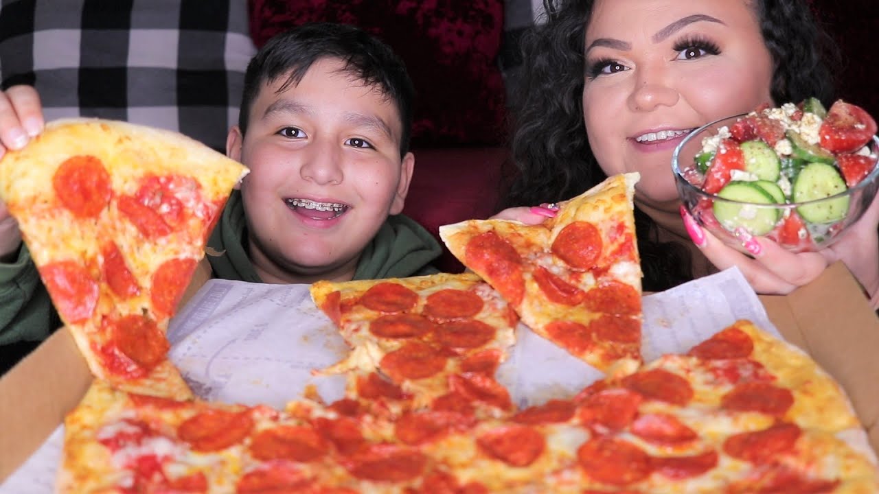 Sbarro Pizza Mukbang | AngelaEats True Crime