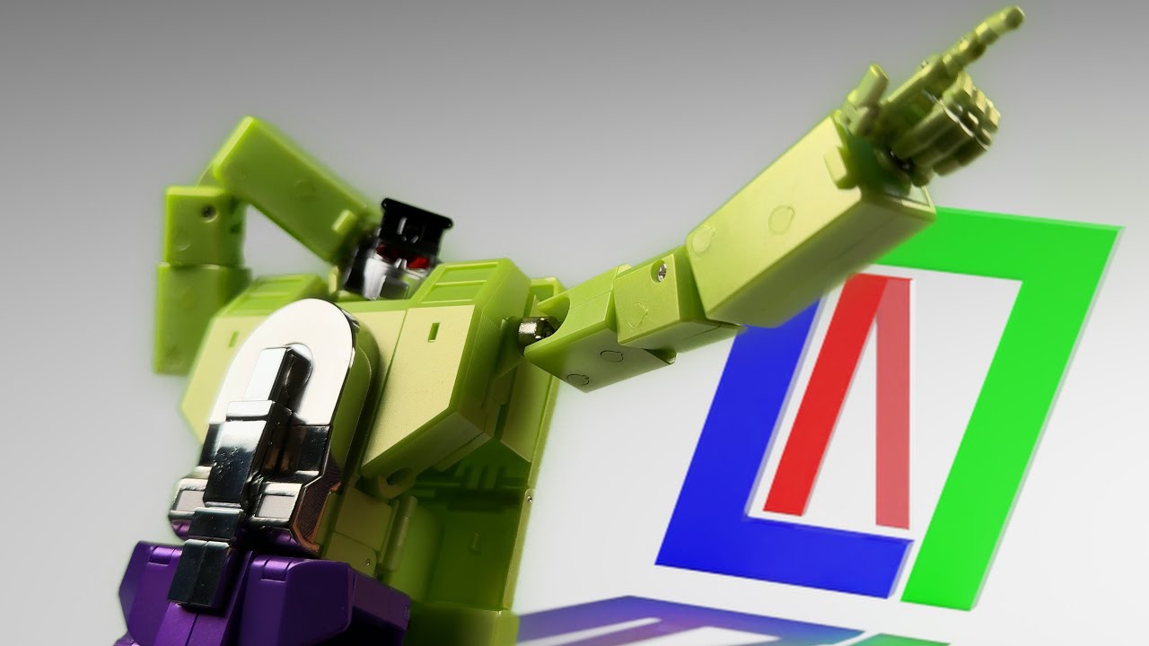 Mirror mirror on my chest | Brief look at X-Transbots Gravedigger (Not Masterpiece Scavenger)