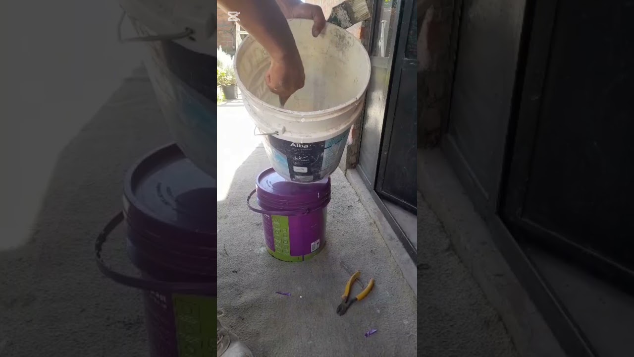 Trabajo con Bricol incoloro, y preparando pintura. 