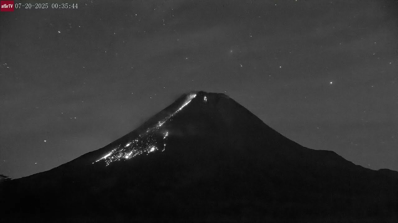 Jul 20, 2025: Merapi Volcano Launches 2 Torrents of Molten Lava Rocks down it's Slopes in Indonesia