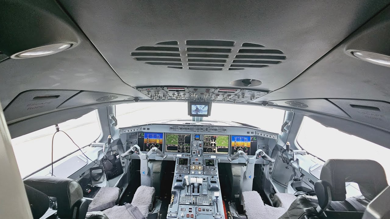 Объяснение кабины пилотов Embraer E195-E2...