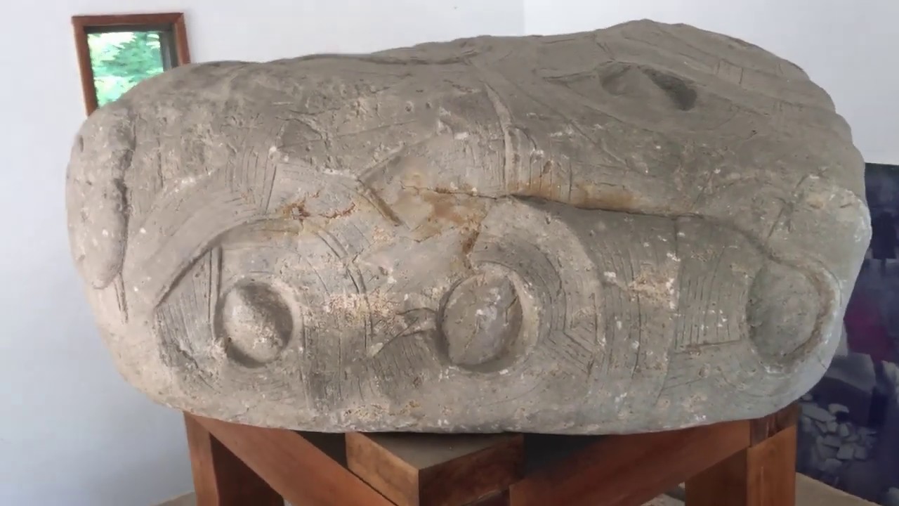 盾築遺跡（弧帯文石・墳丘墓・ストーンサークル）