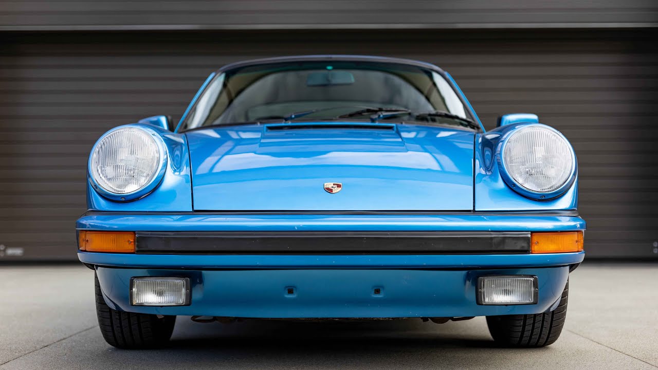 MARTINI collection - 1978 Porsche 911 SC Drive