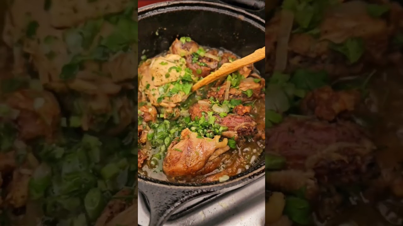 Galinha caipira 🤭 🤤 #galinhacaipira  #comidacaseira #galinha #paneladeferro #minasgerais