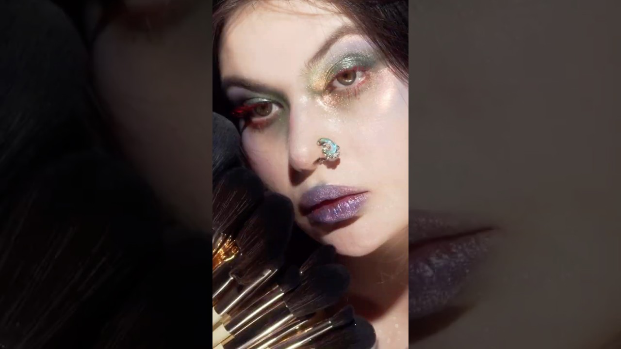 Glowing skin, sparkling eyes — all brought to life with the Luxury Pro Artistry 30pc Brush Set. 💫