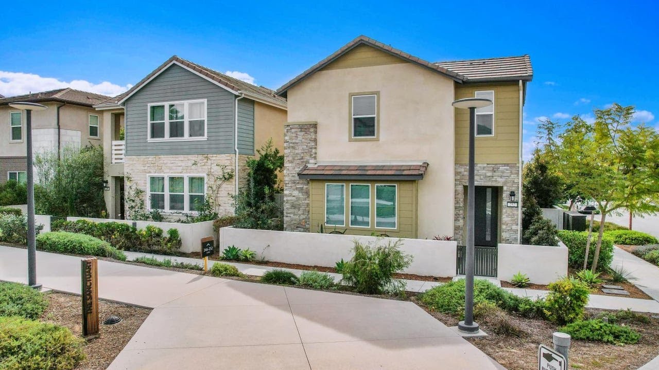252 Chorus, Irvine, CA
