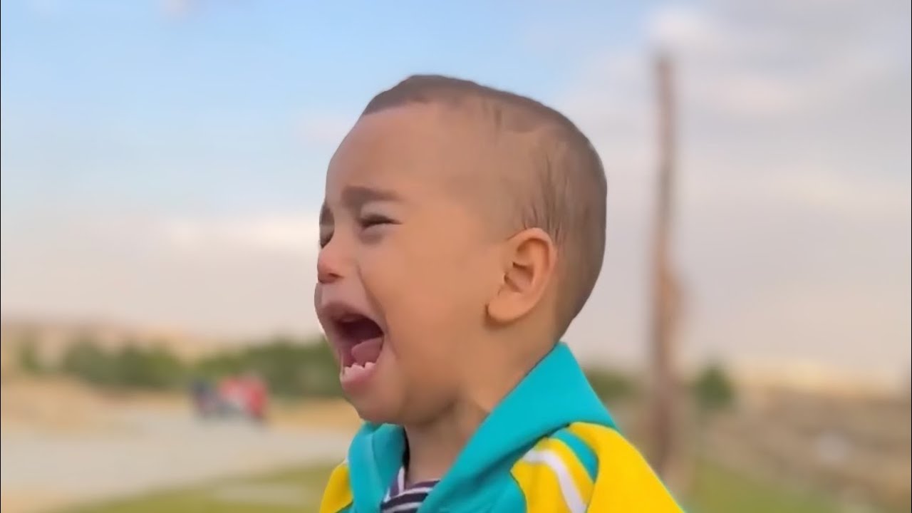 الطفل الحزين 😢