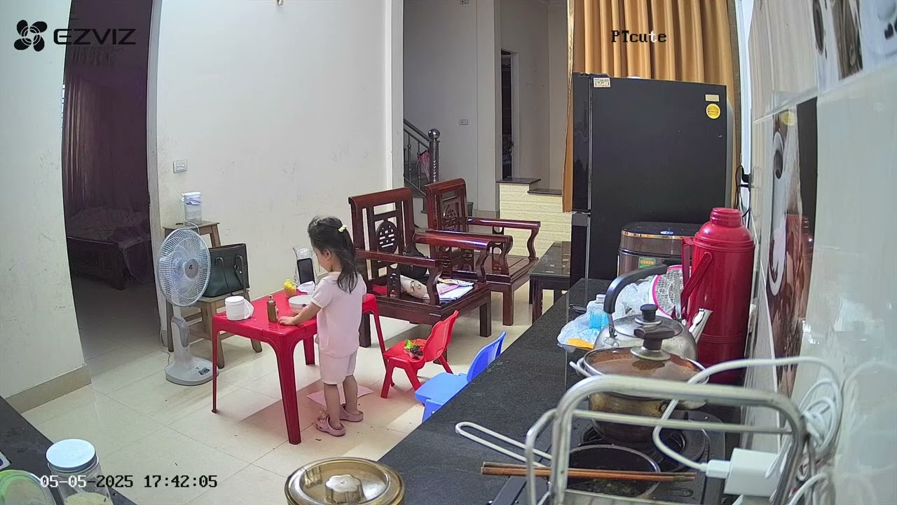 3:09. Ẻm sợ mẹ nạt