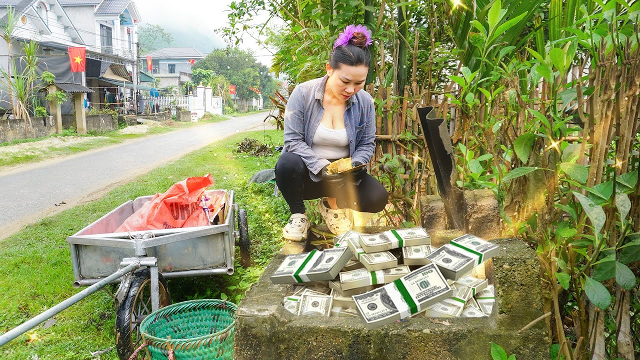 Unexpected Treasure Dound Under Landfill /  Single mom Pick up scrap and make a lot of money