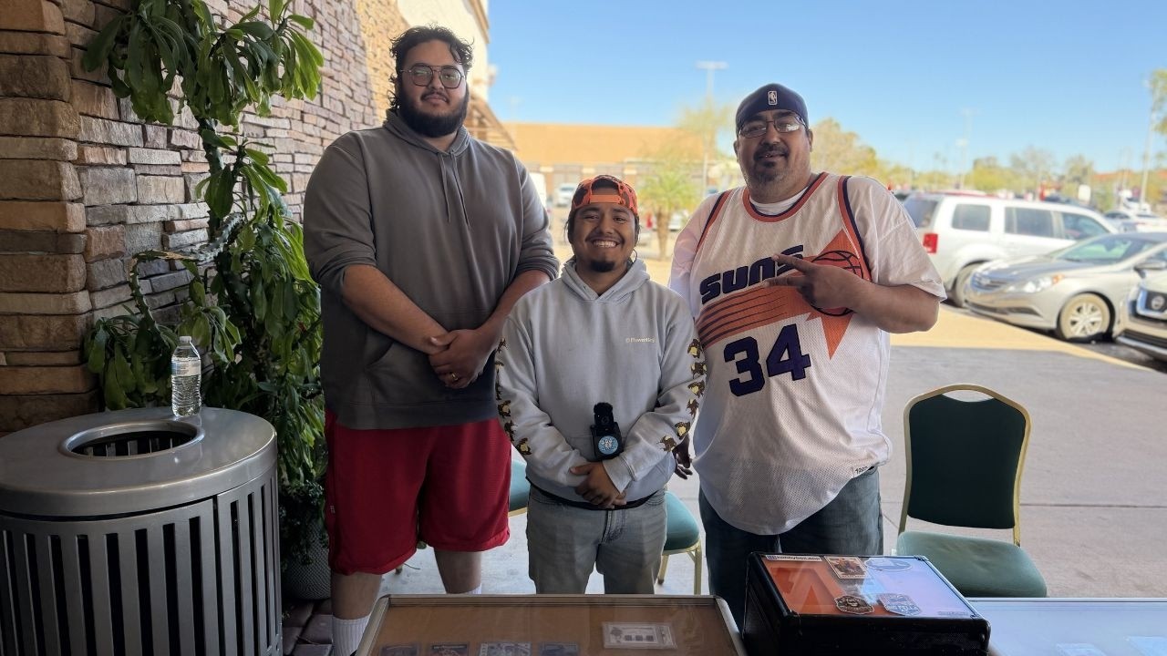 Desert Dawgs Card Show: An 808's News Network Exclusive