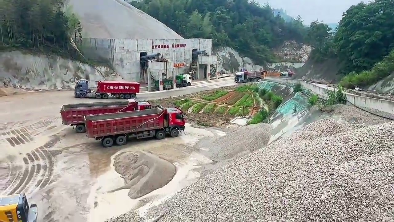 The stone production line with an output of 500 tons per hour is now in use by customers.