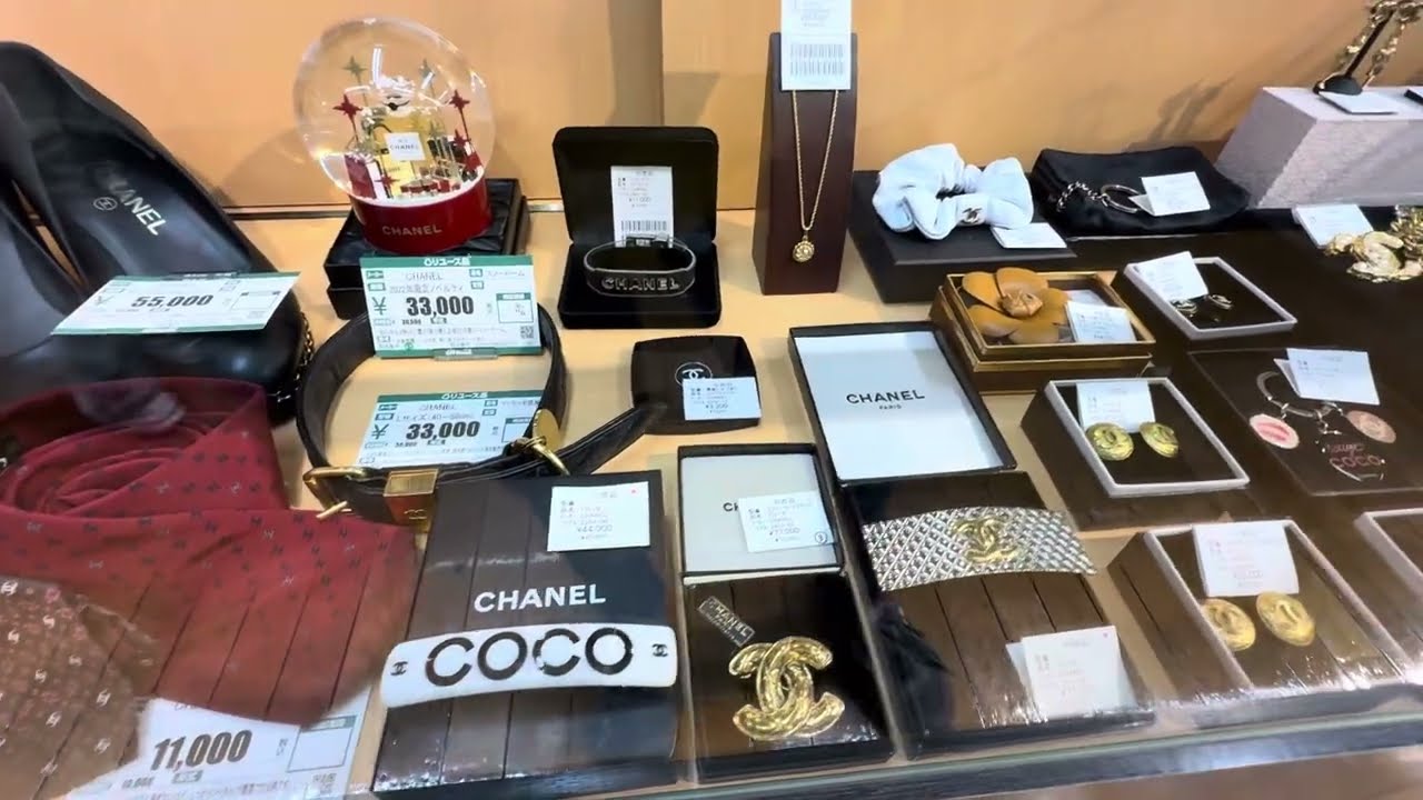 ECO TOWN Luxury Brand reuse goods , recycle shop in Japan