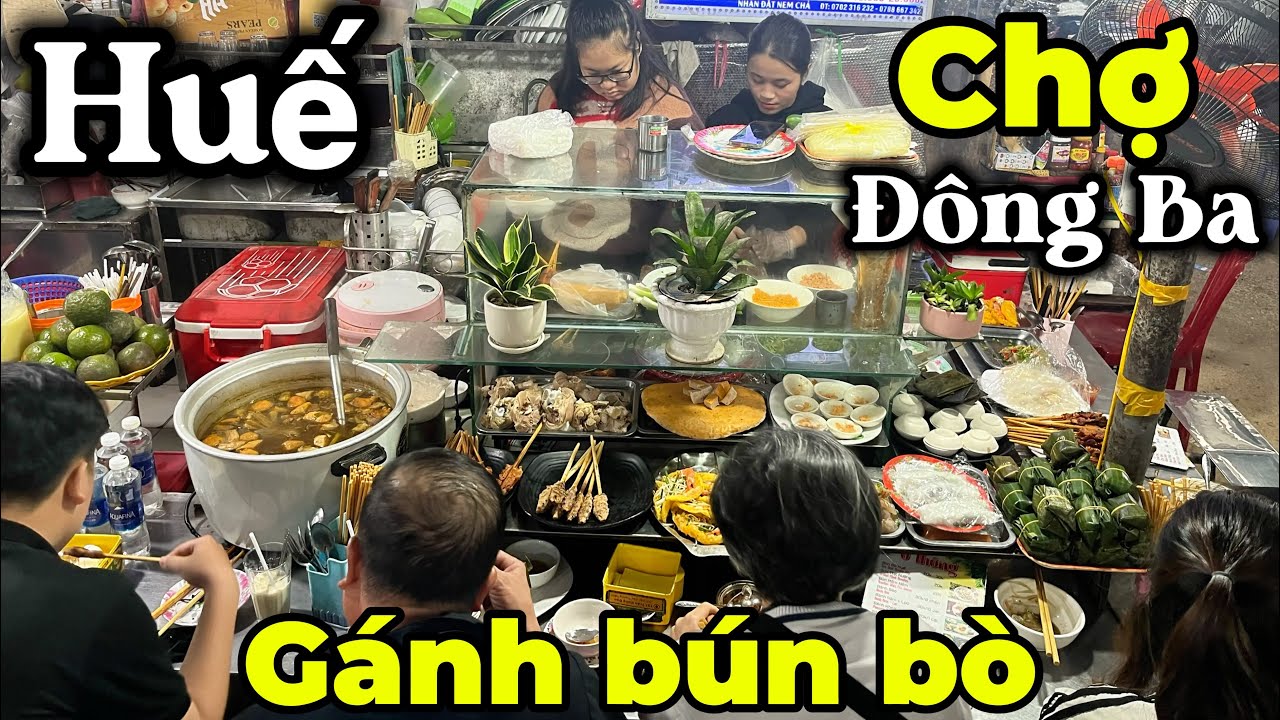 Chợ Đông Ba sau biến cố, điều bất ngờ: Vắng khách nhưng gánh bún bò lại tấp nập lạ thường.