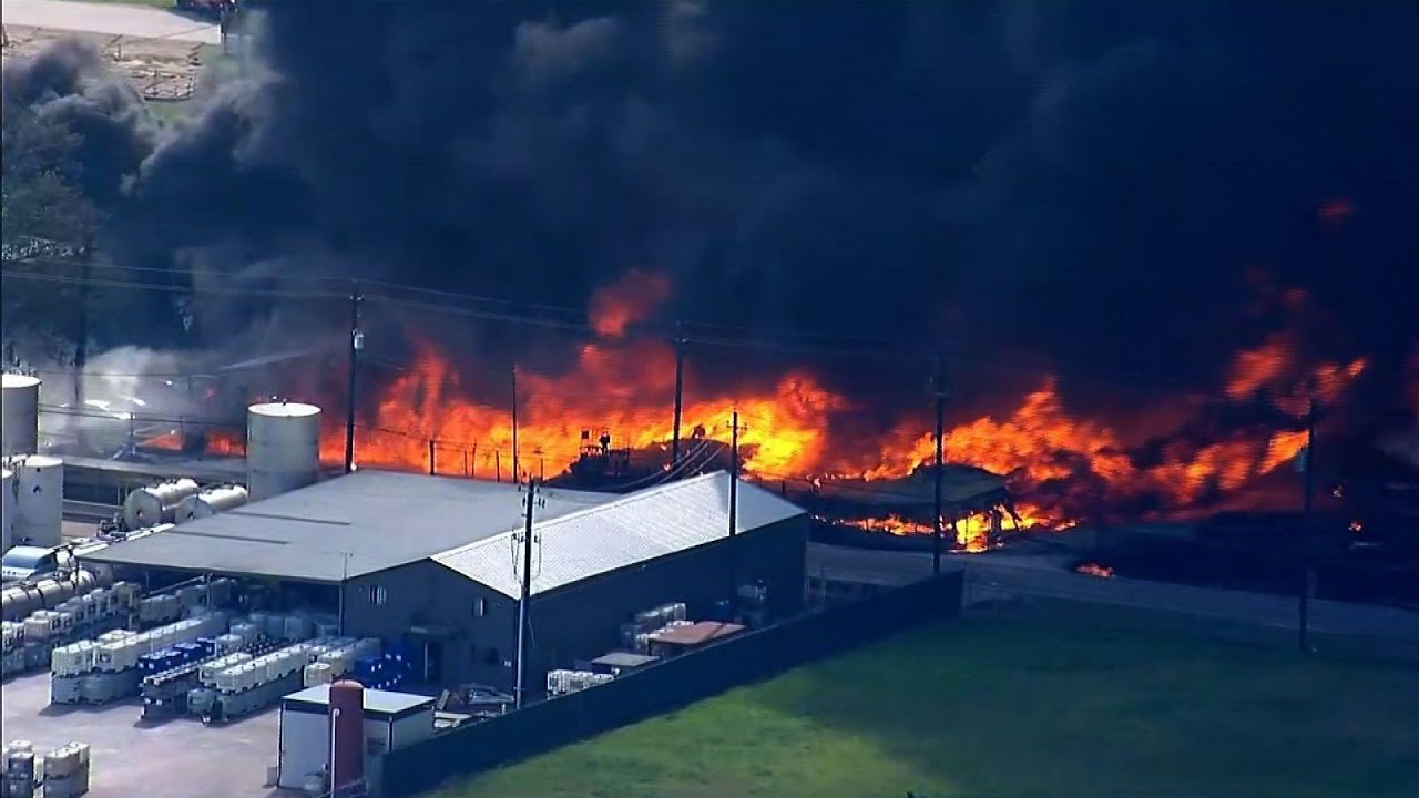 Texas chemical fire produces huge pillar of smoke