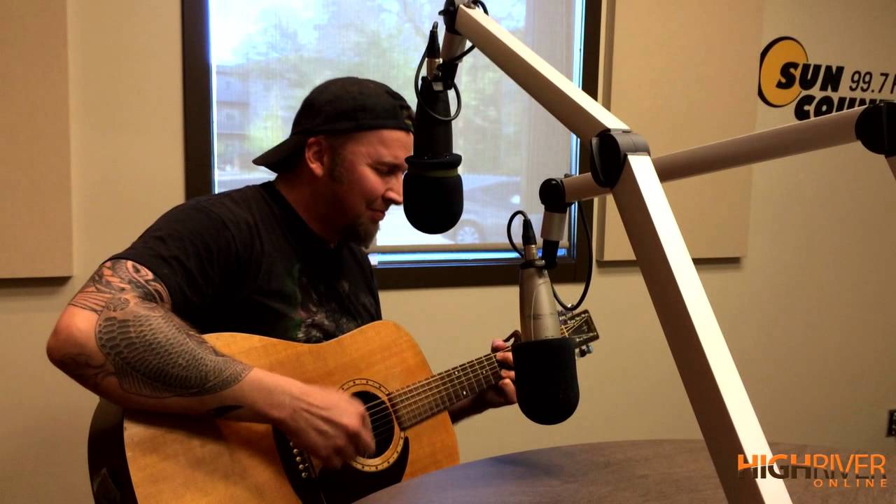 Shane Chisholm sings live at 99.7 Sun Country