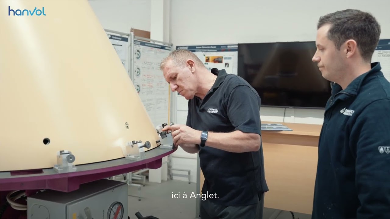 ALAIN, 52 ans, se forme au métier d'ajusteur-monteur chez Dassault Aviation
