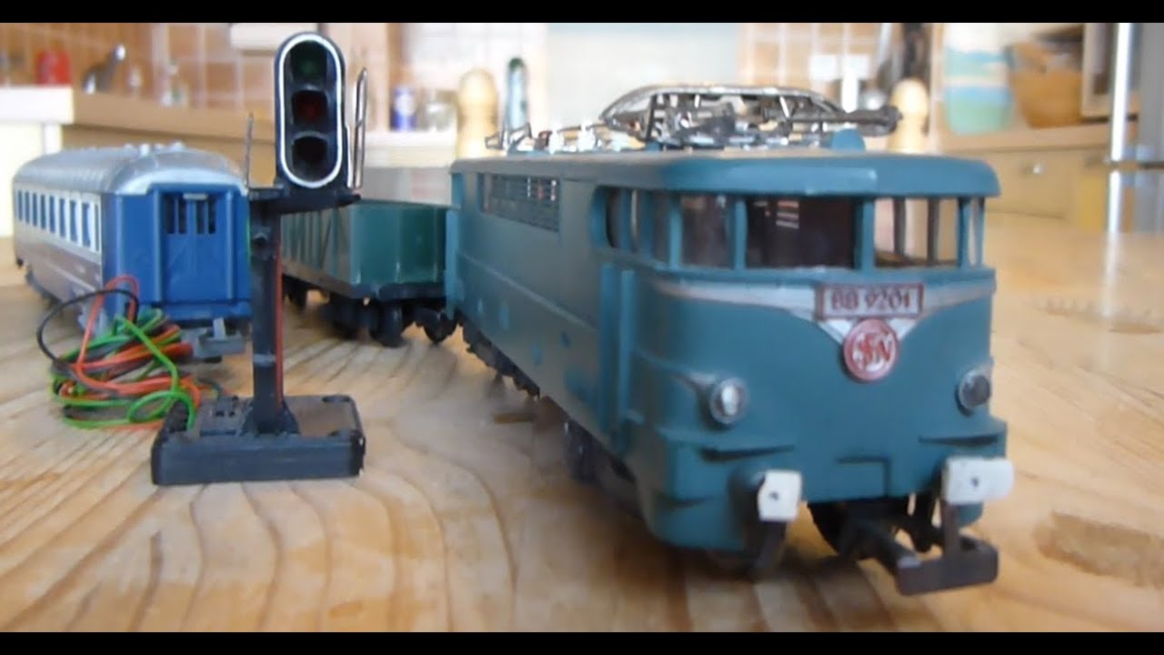 train électrique HO JOUEF locomotive BB 9201 vieux jouets anciens old toys